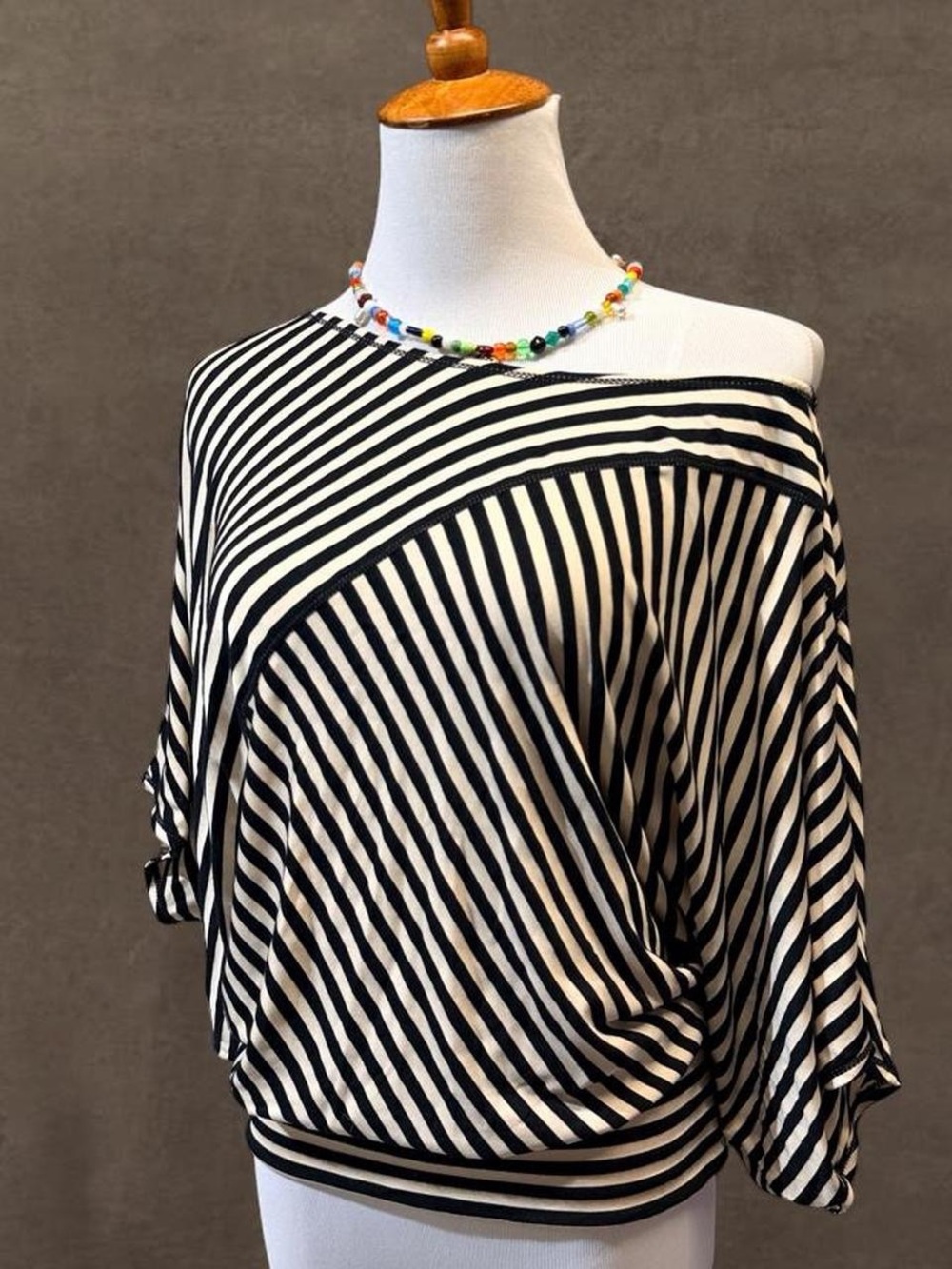Max studio black and white Y2K blouse